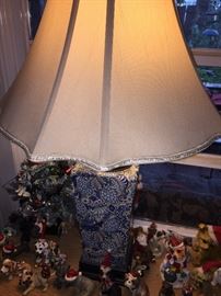 Delft Blue ceramic lamp with shade 