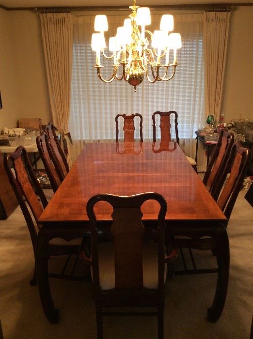 Gorgeous Dining Table seats 8! Excellent condition! High End furniture.