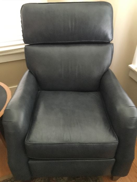 Ethan Allen electric leather recliner, like new Medium blue
