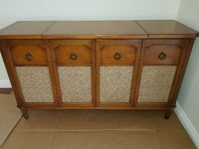 VINTAGE CONSOLE-WORKING CONDITION