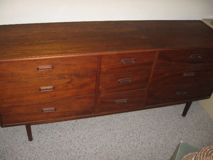 Matching Mid Century Dresser in Great Condition...
