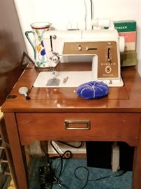 Singer Touch & Sew in Cabinet 