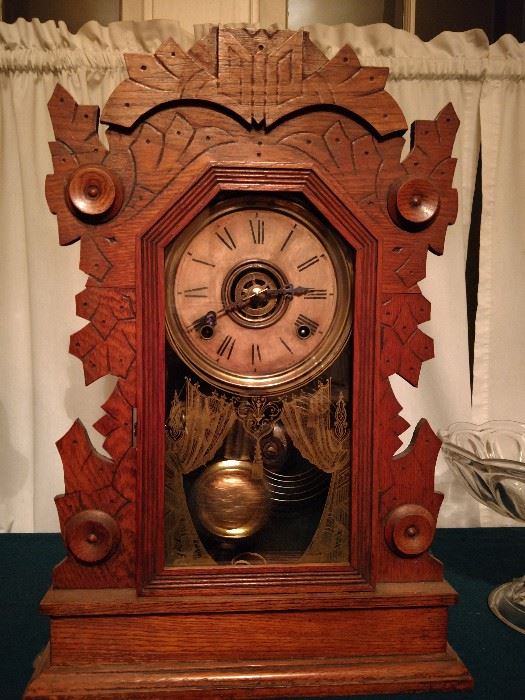 Beautiful working antique mantle clock