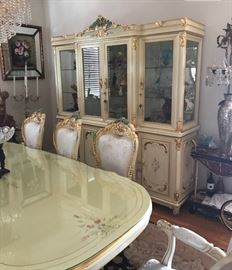 Italian dining room set includes china cabinet table and 8 chairs in perfect condition