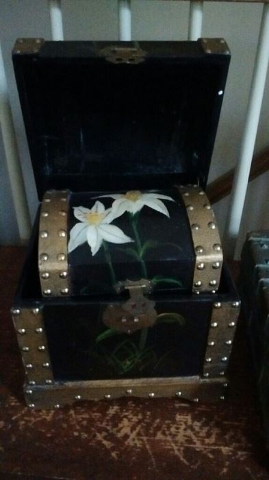 Set of decorative boxes