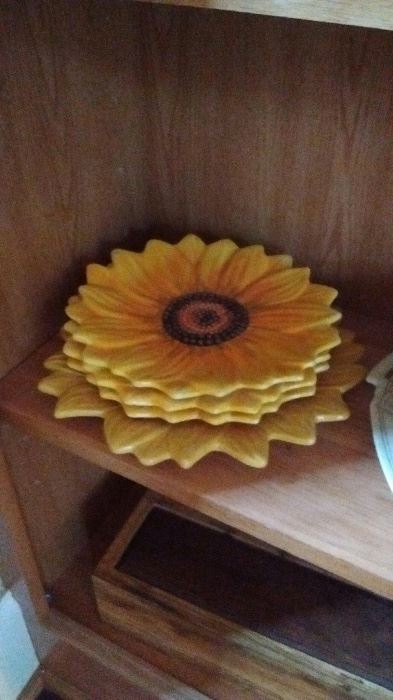 Sunflower plates