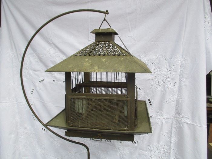 1908 Brass Hendryx bird cage with porcelain cups and all parts