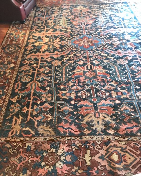 Heriz Oriental rug approximately 9x12