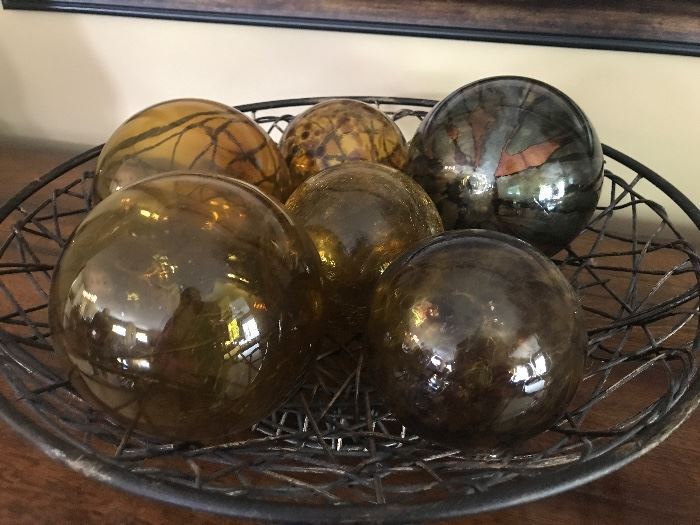 Bowl with Decorative Glass Balls 