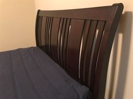 Headboard detailing of the bed 