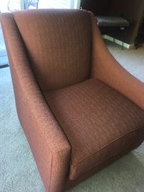 Bassett Accent chair in a gorgeous color!