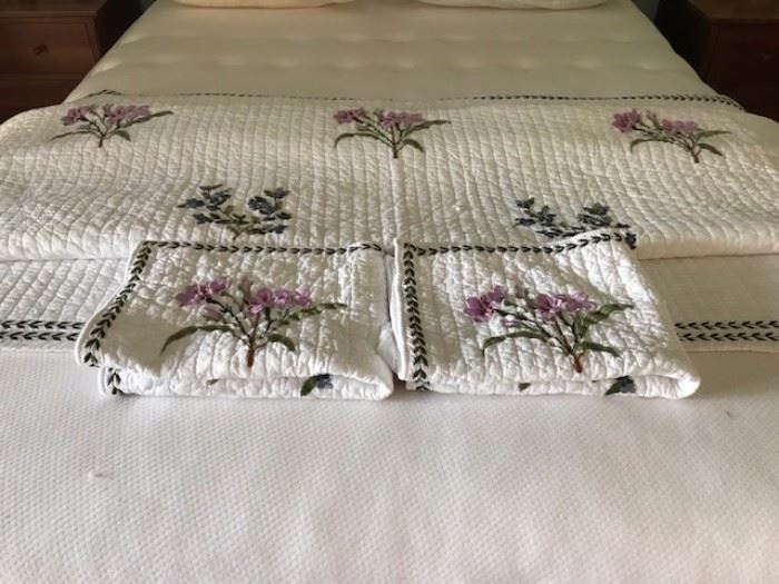 Beautiful quilt and two shams