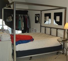 King steel 4-post bed