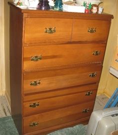 chest of drawers  20.00