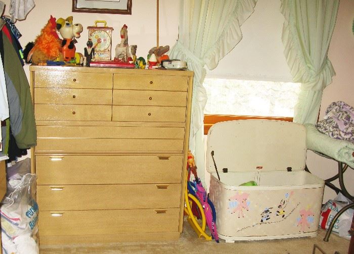 chest of drawers 20.00