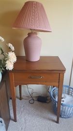 Vintage Sewing machine/ table