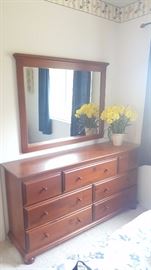 7 drawer dresser with Mirror