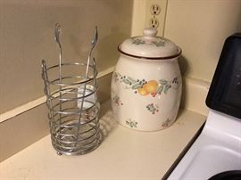 Another matching jar to canister set