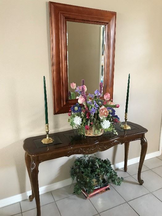 Entry Table with Mirror
