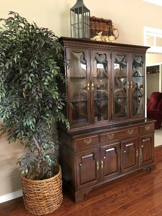 China Cabinet with Bubble Glass