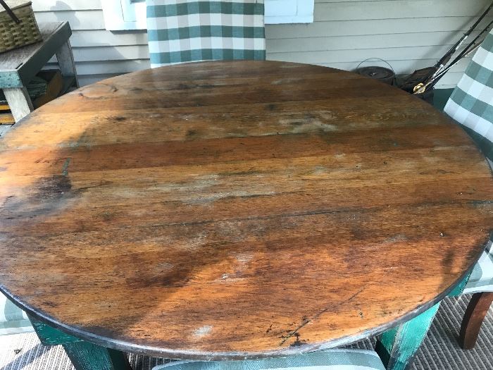 Beautiful patina finish on the vintage table. Located in the house. 