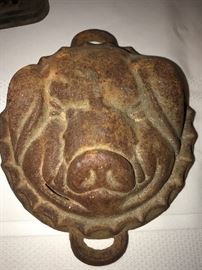 Cast iron pig face bean pot cover! super cool!