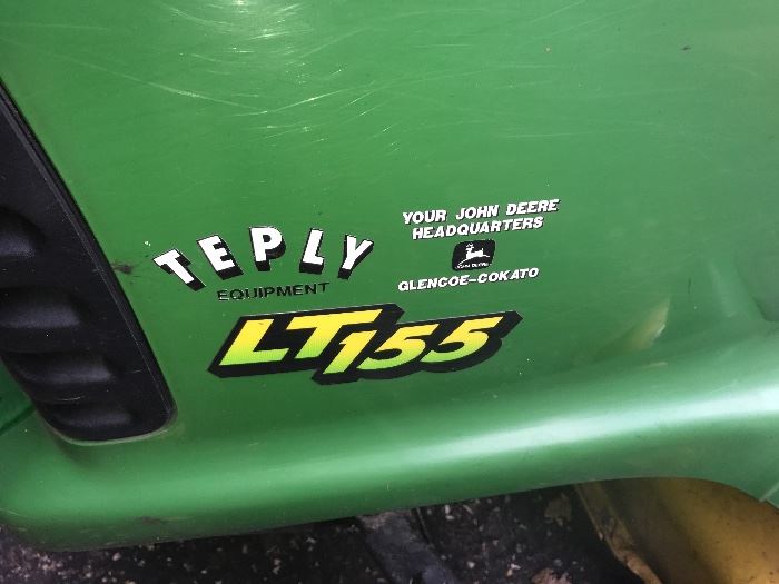 John Deere Riding Lawn Mower LT 155