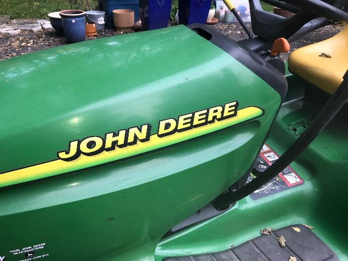 John Deere Riding Lawn Mower LT 155