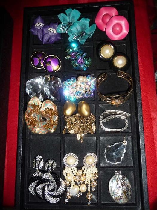 COSTUME JEWELRY 