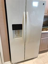 Like New Kenmore Refrigerator
