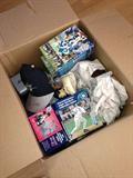 Many collectible mariner bobble heads!