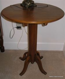 Walnut Vintage Lamp Table