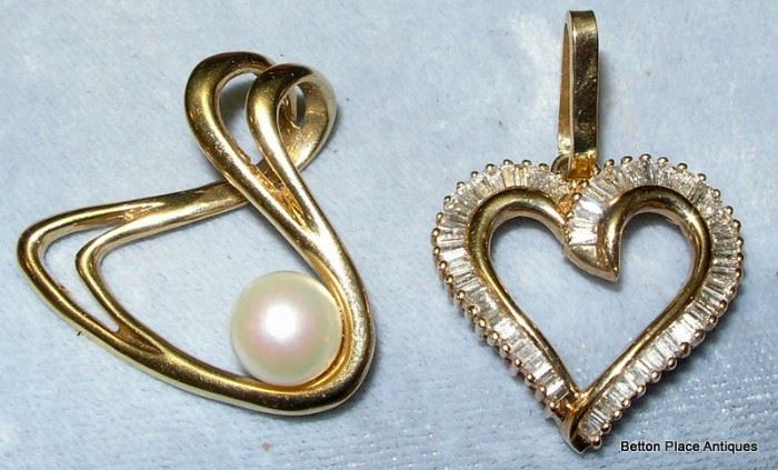 Two 14 kt Gold pendants, one with diamonds , one with Pearl.