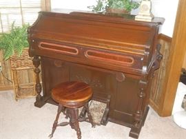 MASON-HAMLIN ORGAN W/STOOL