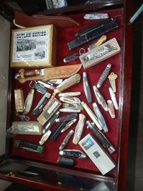 COLLECTION OF KNIVES