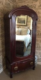 Antique Mahogony Single Door Armoire w/Beveled Mirror (32" x 19" x 72")