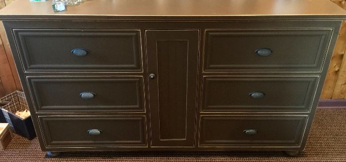 Taupe Painted Wood Dresser w/6 Drawers & 1 Cabinet (61" x 20" x 34")