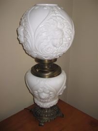 Consolidated CHERUB BABY FACE Milk Glass Electric Gone with the wind TABLE LAMP with Chimney
