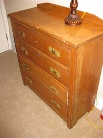 Solid oak 4-drawer dresser