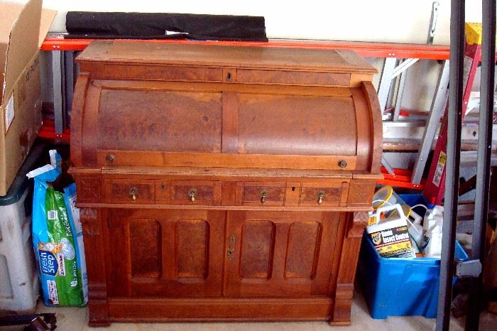 Victorian cylinder secretary desk from the 1875 period, excellent condition.