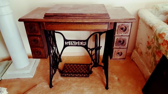 Hard to find 3 drawer Singer sewing machine - very nice!