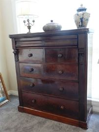 ANTIQUE ENGLISH CHEST OF DRAWERS