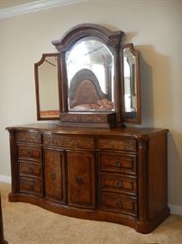 DRESSER WITH TRIPLE MIRRORS