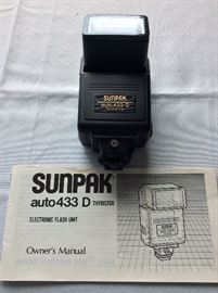 Sunpak Auto 433 D Electronic Flash Unit. 