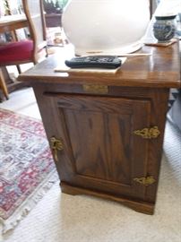 White Clad Reproduction Maple Ice Chest