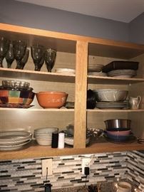 KITCHENWARE AND GLASSWARE
