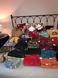 WOMENS DESIGNER HANDBAGS