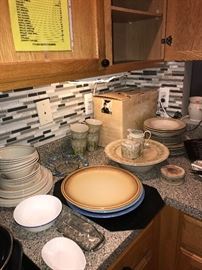 KITCHENWARE AND GLASSWARE