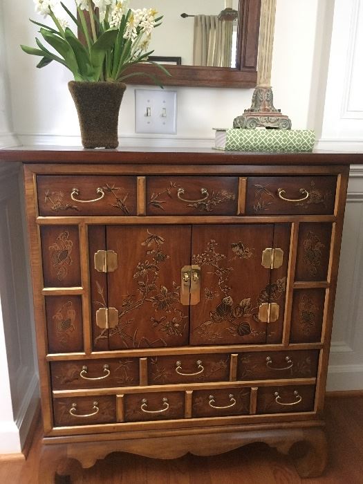 Ornate Heritage 2 door 2 drawer Cabinet
