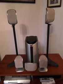 Surround sound speaker set
